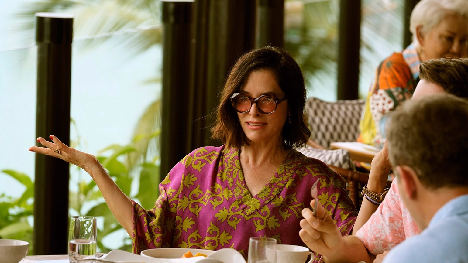 sunglasses worn by Parker Posey as Victoria in The White Lotus Season 3