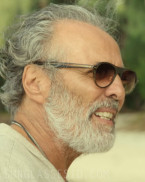 Kad Merad wears Garrett Leight Lady Eckhart sunglasses in the movie Honeymoon Crasher.