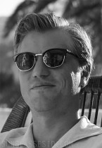 Johnny Flynn wears L.G.R Sahara sunglasses in the Netflix series Ripley.