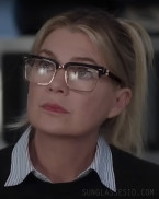 Ellen Pompeo wears Miu Miu SMU10Z eyeglasses in Season 21 of the Netflix series Grey's Anatomy.