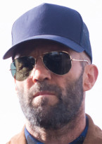 Jason Statham wears Ray-Ban RB3025 Aviator sunglasses in The Beekeeper.