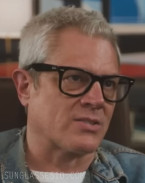 Johnny Knoxville wears black Ray-Ban Wayfarer eyeglasses in The Studio.