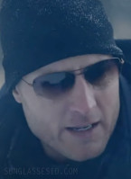 Justin Hartley wears semi-rimless sunglasses with gradient lenses in Tracker, Season 2 Epsiode 16.