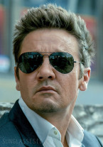 Jeremy Renner wears Ray-Ban 3025 Aviator sunglasses in the series Mayor Of Kingstown.