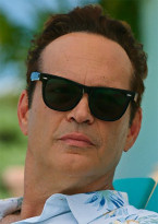 Vince Vaughn wears Ray-Ban RB2140 Wayfarer sunglasses in the series Bad Monkey