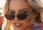 Reneé Rapp wears Tory Burch TY6088 Eleanor sunglasses in Mean Girls.