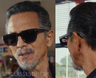 Benjamin Bratt wears a pair of black sunglasses in the first season of Poker Face (2023).