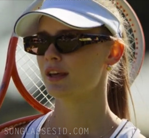 Louisa Binder as Sophia wears Bottega Veneta BV1144S sunglasses in Your Fault: London.