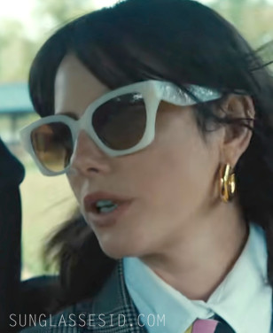 Kaya Scodelario wears white Coach CAD18 HC8418U sunglasses in Season 2, Episode 3 of The Gentlemen.