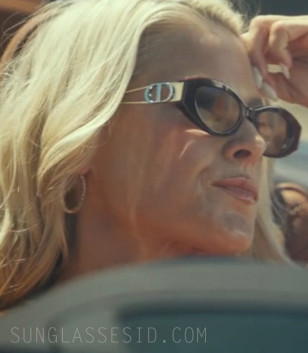 Ali Larter wears Dior 30Montaigne sunglasses in Landman Season 2, Episode 10.