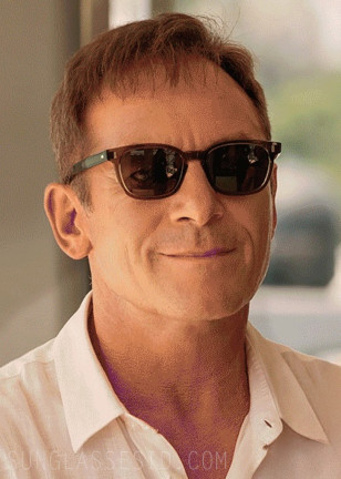 Jason Isaacs is wearing a pair of L.G.R Malabo Bold sunglasses in  The White Lotus Season 3.