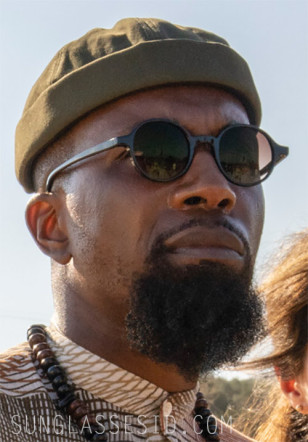Leslie Odom Jr. wears L.G.R. Reunion in the Netflix film Glass Onion: A Knives Out Mystery.