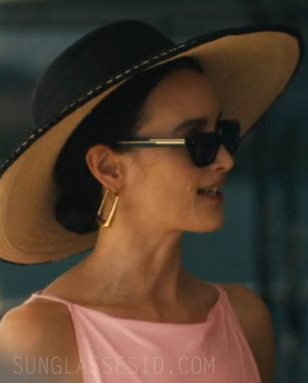 Here we can see the gold details on the arms of the Oliver Peoples 1983C sunglasses worn by Charlotte Le Bon