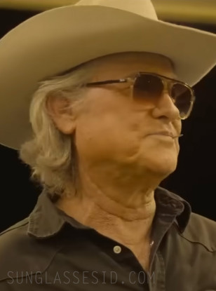 Kurt Russell wears Ray-Ban RB2205 Bill sunglasses in The Rivals of Amziah King.