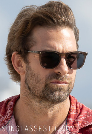Scott Speedman wears Ray-Ban RB2210 sunglasses in the ABC series R.J. Decker.