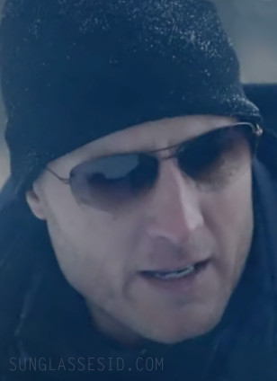Justin Hartley wears semi-rimless sunglasses with gradient lenses in Tracker, Season 2 Epsiode 16.