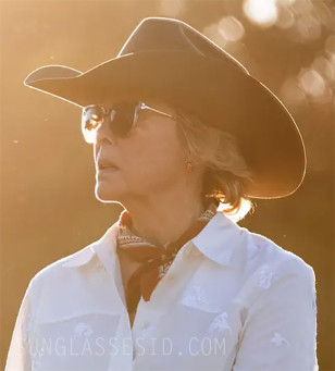 Annette Bening wears Vera Wang Camille sunglasses in Dutton Ranch.