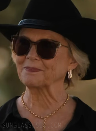 Annette Bening wears Vera Wang Camille sunglasses in Dutton Ranch.