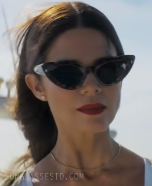 Juana Acosta wears DSquared2 Hype Havana sunglasses in the series Medusa.