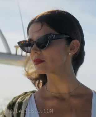 Juana Acosta wears DSquared2 Hype Havana sunglasses in the series Medusa.