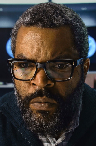 Ice Cube wears black Jacques Marie Mage Molino eyeglasses in the 2025 movie War of the Worlds.
