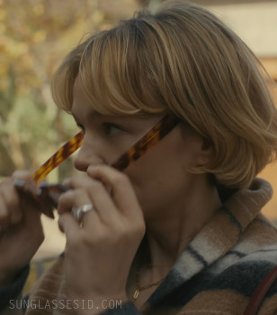 Carey Mulligan wears Lesca Sumo sunglasses with straight arms in Episode 3 of Season 2 of Beef.