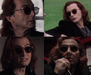 David Tennant wears Persol PO3166S sunglasses in S1E1 of Good Omens.