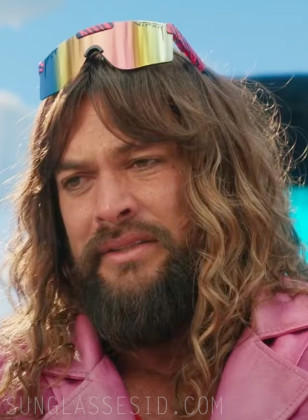 Jason Momoa wears Pit Viper shield sunglasses in A Minecraft Movie.