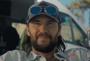 It looks like Taylor Kitsch is wearing Randolph Engineering Aviator sunglasses in the series The Terminal List.