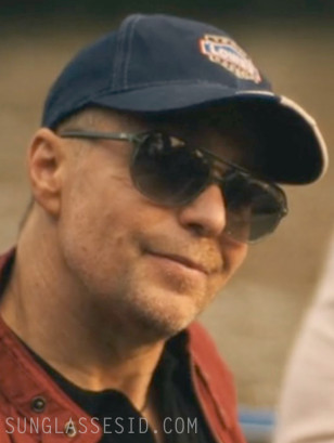 It looks like Sam Rockwell wears a pair of Ray-Ban RB2205 Bill sunglasses in The White Lotus Season 3.
