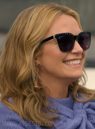 Becki Newton wears black sunglasses with crystals on the frame in Season 4 of The Lincoln Lawyer (2026).