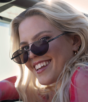Reneé Rapp wears Tory Burch TY6088 Eleanor sunglasses in Mean Girls.